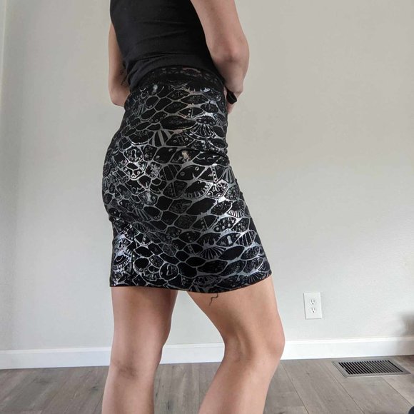Rainbow Metalic Mermaid Mini Skirt. Size M - Picture 3 of 4